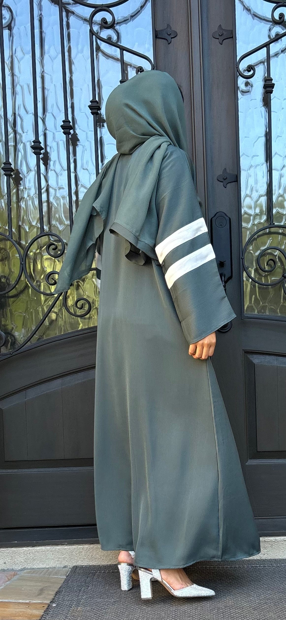 Reema Zipper Abaya