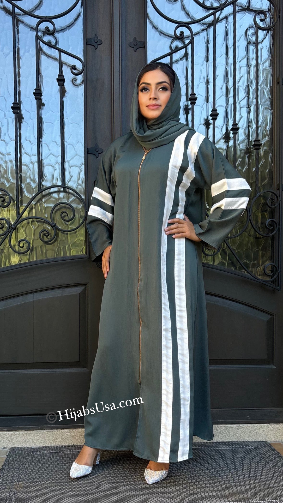 Reema Zipper Abaya