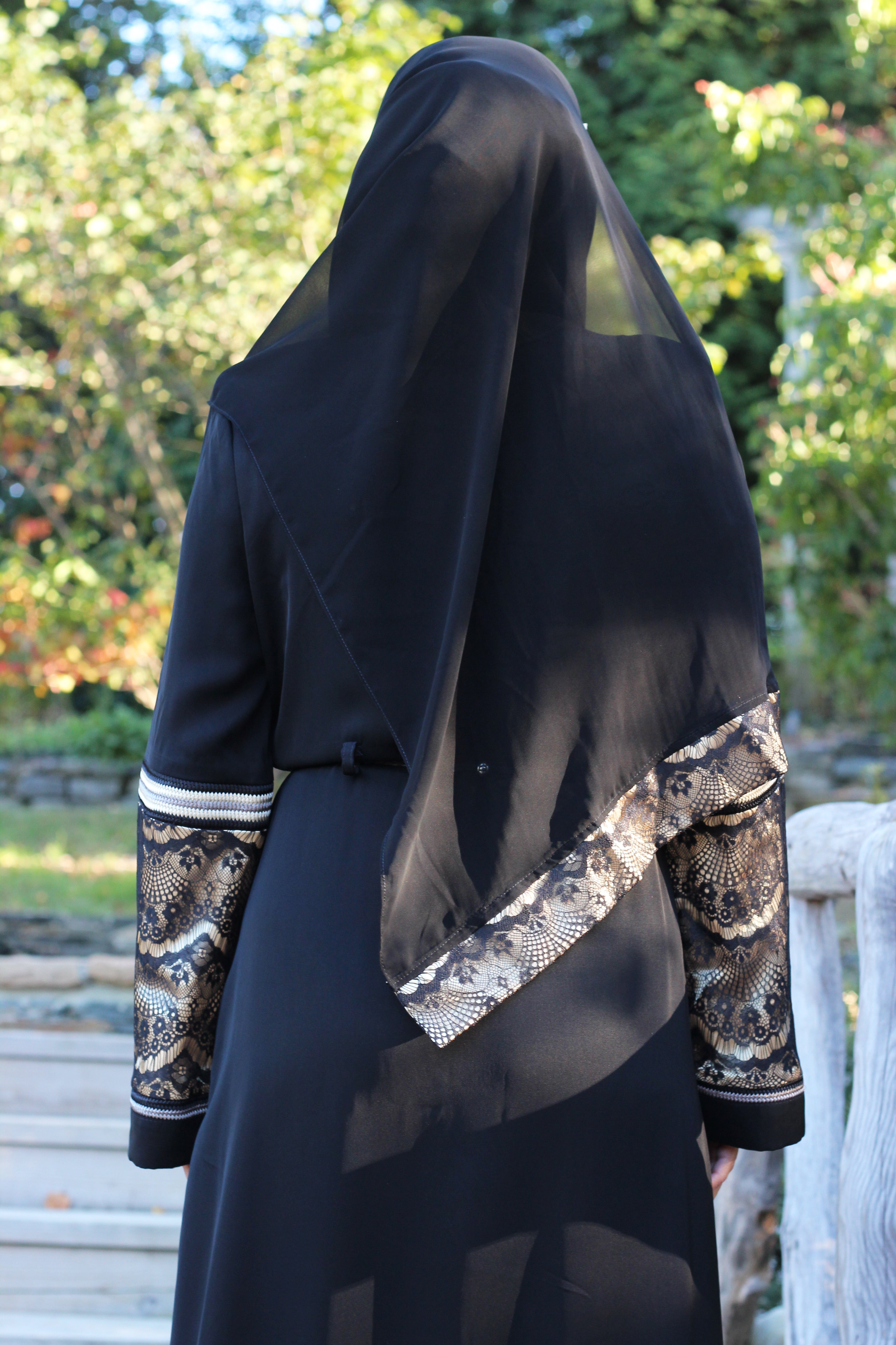 Fatin Black/Cream Abaya