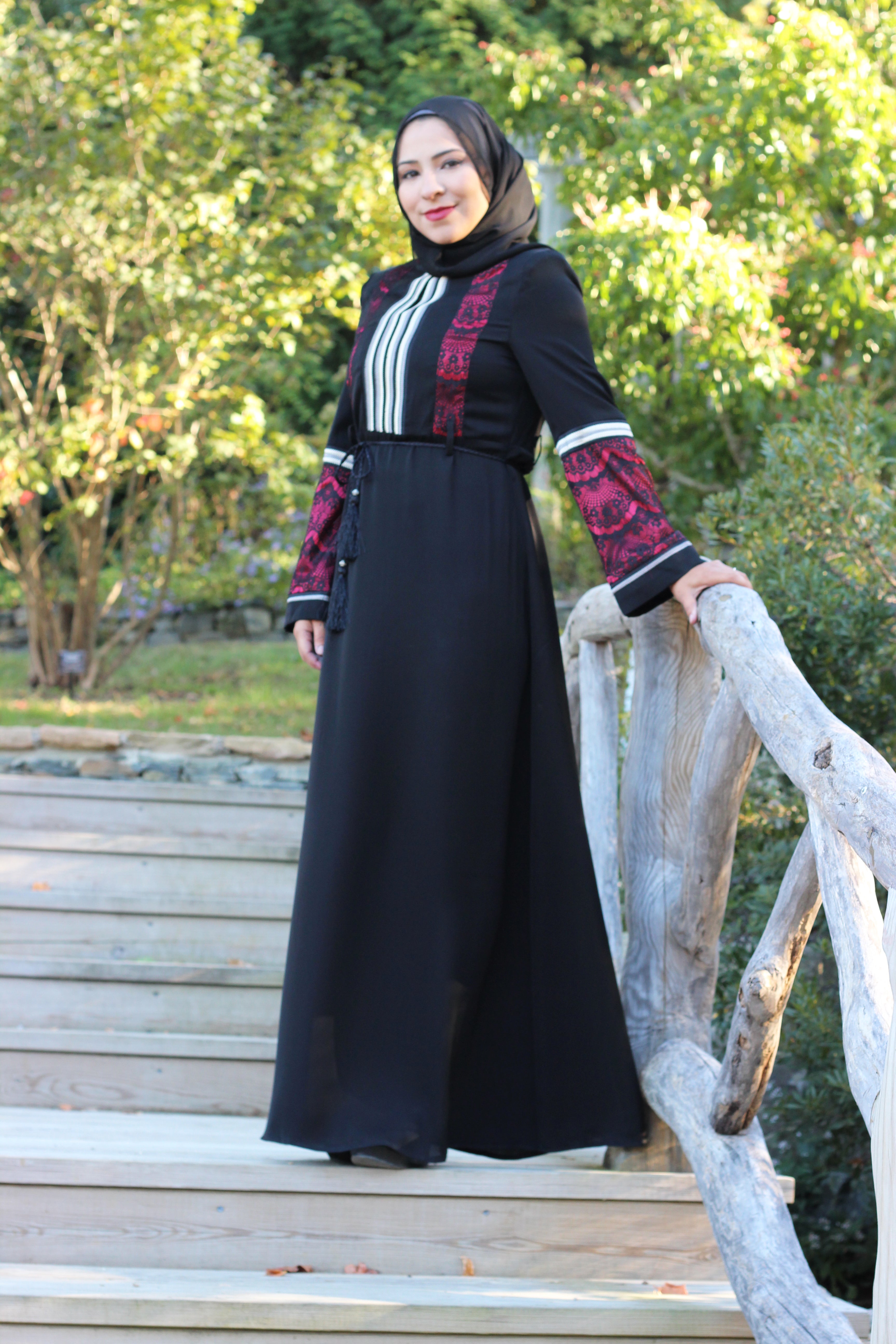 Fatin Black/Red Abaya