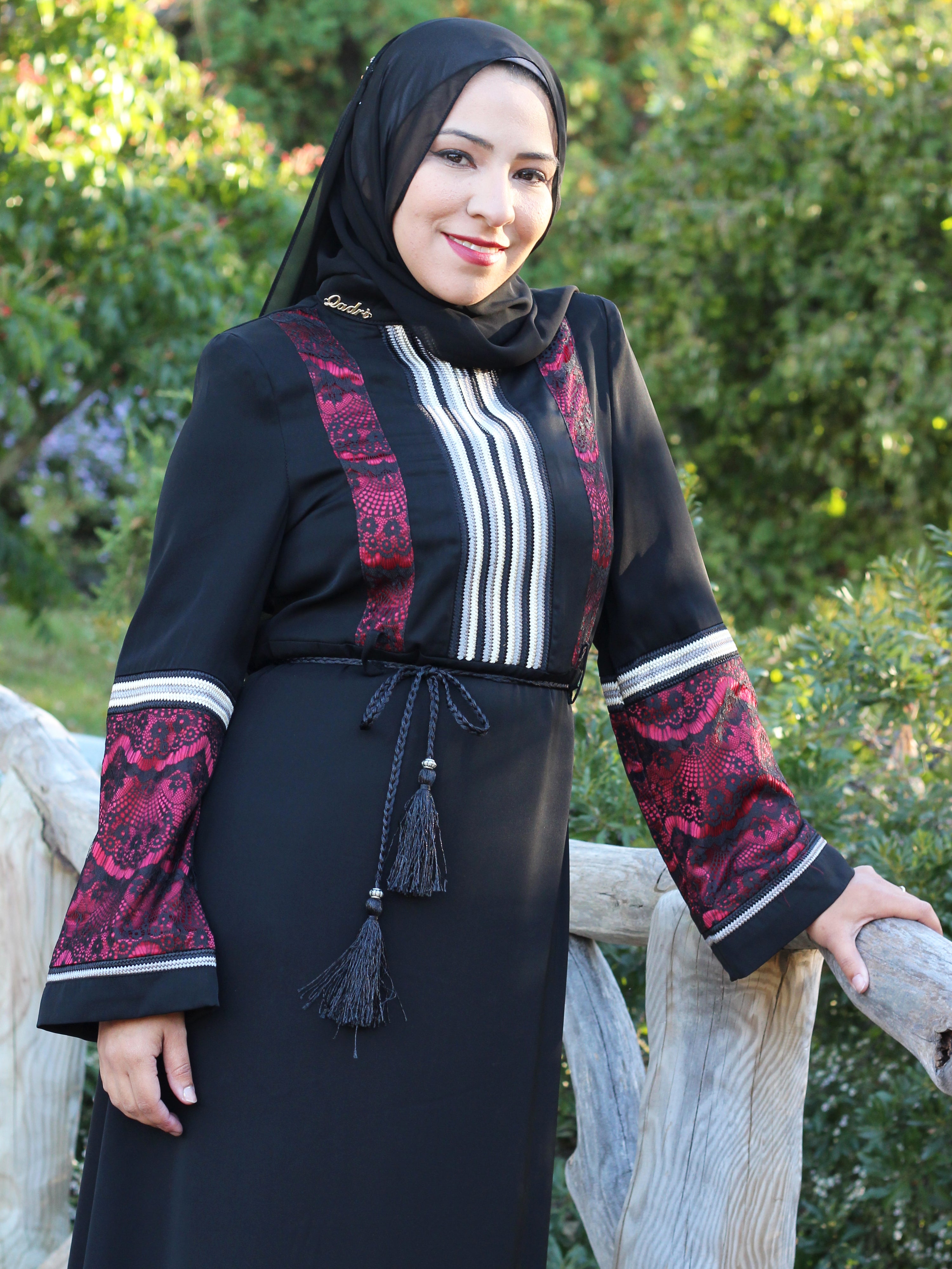 Fatin Black/Red Abaya